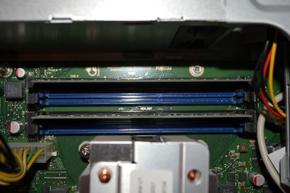 4 RAM-Bänke, nur 2 belegt! Also viel Spielraum!? Ansicht Steckbänke Arbeitsspeicher