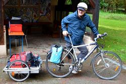 Thomas mit Fahrrad-Reparaturstation im Anhänger
