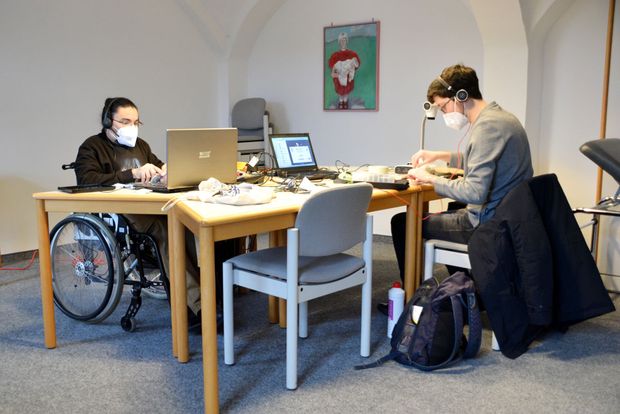 Markus & Amir bei Hybrid-Reparaturen