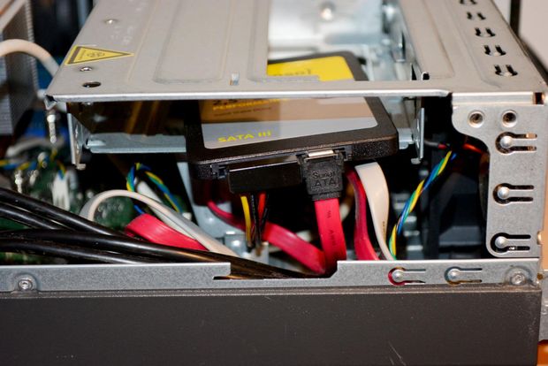Ansicht 2,5-Zoll-SSD in 3,6-Zoll-Schacht