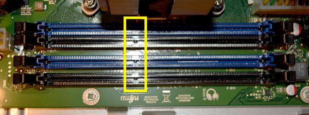 Ansicht Leiste DDR-3 mit Steg markiert