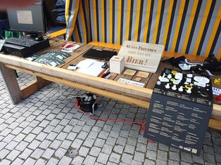 Ansicht der Demo-Modelle der 3 Hauptthemen: PC-Reparaturen & OpenSource, und Beispiele aus dem Laser-Cutter sowie 3D-Drucker