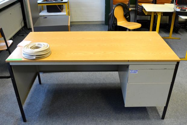 Erster Arbeitstisch