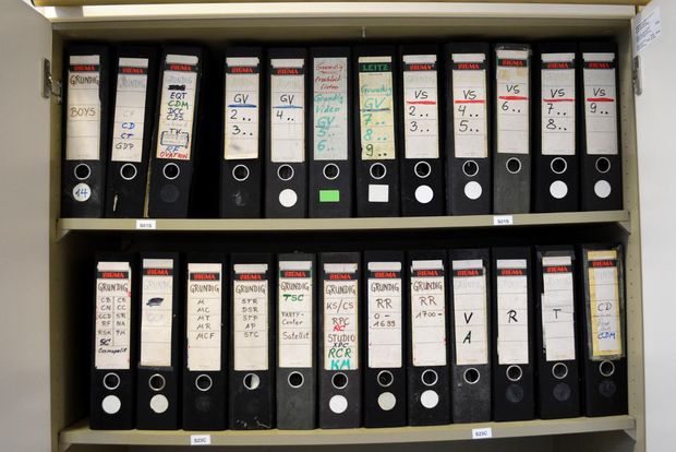 Ordner mit Grundig Service Manuals