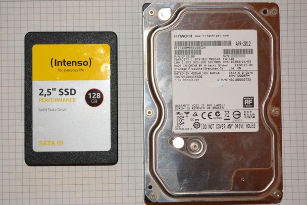 Die SSD war ein Fehlkauf eines Gastes, der sie dann gleich dem RC-Hip gespendet hat. Die HDD war eine Server-Ersatzplatte: Seit 2012 kaum gebraucht. Die S.M.A.R.T.-Werte wurden geprüft: Alles tip top, eigentlich: wie neu! Ansicht 2 Festplatten: kleine SSD und große HDD