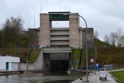 Schleuse Hilpoltstein und das Vollkabinen-Fahrrad