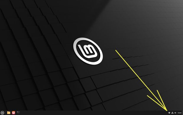 Ansicht Mint Cinnamon Desktop mit gelbem Pfeil auf das Icon "Aktualisierungen" rechts unten