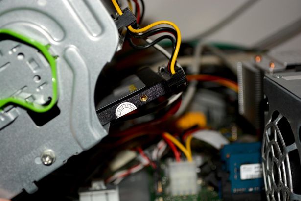 Ansicht seitlich SSD in Kartenleserschahct