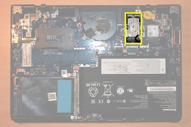 Ansicht Hauptplatine Laptop: M.2 Sata SSD gelb markiert