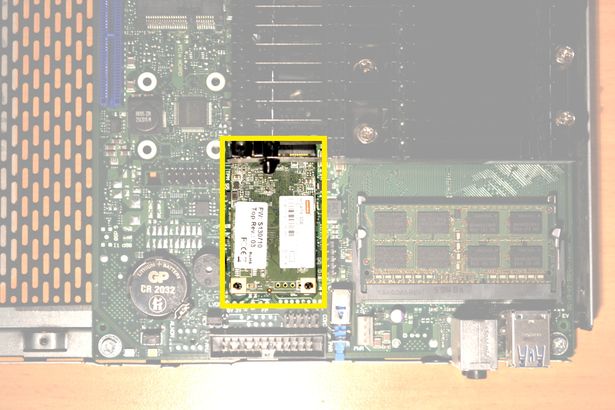 Ansicht mSATA-SSD gelb markiert