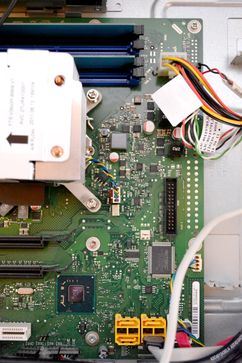 Irgendwo da müsste der Jumper sein... Ansicht Mainboard mit ungefährer Position -> Jumper sucher
